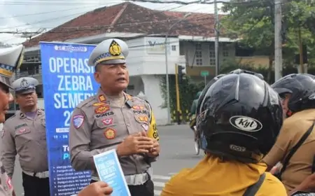 Hari Ke-2 Operasi Zebra Semeru 2025, Satlantas Polres Trenggalek Tampil Atraktif Edukasi Pengguna Jalan