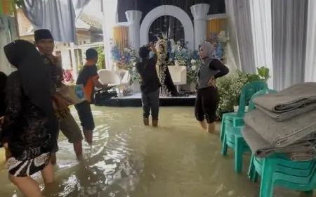 Resepsi Pernikahan diatas Genangan Banjir