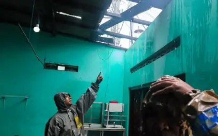 Puting Beliung Sapu Plosokandang, Puluhan Rumah Rusak Parah dalam Hitungan Menit