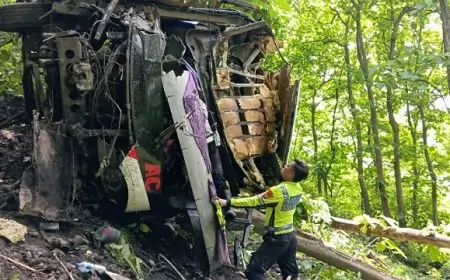 Bus Penumpang Masuk Jurang di Jalur Ekstrem Arak-Arak, Tujuh Orang Alami Luka-Luka