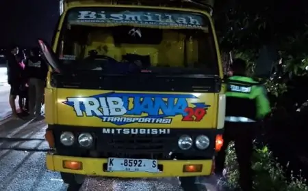 Remaja Jombang Tewas Tabrak Truk Parkir