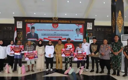 Presiden Prabowo Beri 100 Becak Listrik Lansia Jombang