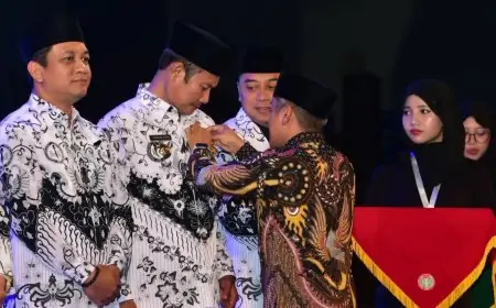 Bupati Lamongan Raih Anugerah Dwija Praja Nugraha