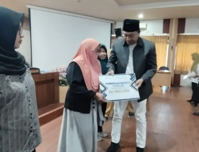 Pemkab Situbondo Salurkan Rp503 Juta Insentif untuk 1.006 Kader KB, Perkuat Upaya Tekan Stunting