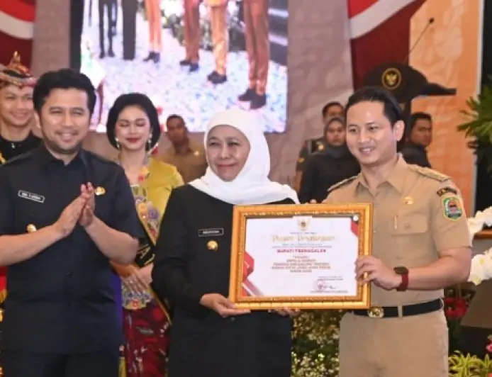 Bupati Arifin Raih Penghargaan Pembina Siskamling Terpadu Terbaik se-Jawa Timur