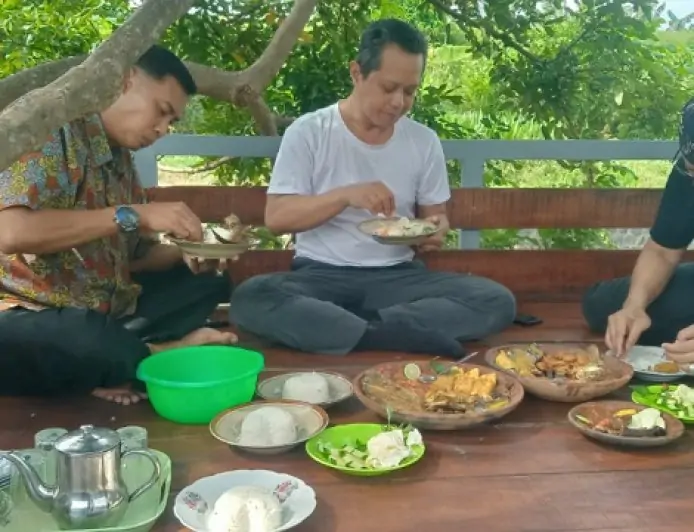 Sensasi Kuliner Sambelan Cak Mail Jombang