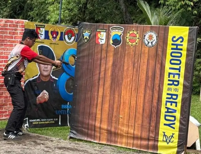 Atlet Perbakin  Jombang Firza Rastra Dewangga  Berlaga di Brimob Anniversary Friendly Match