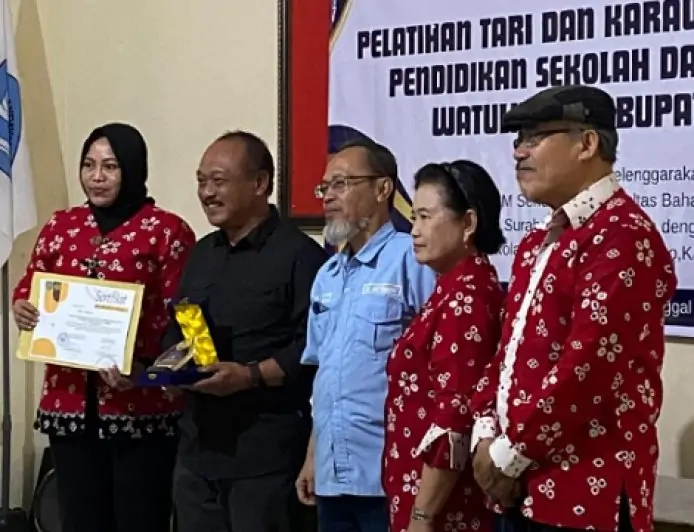 Wariskan Seni Lokal, Dosen Unesa Dampingi Guru SD Watulimo Lestarikan Tari dan Karawitan Turonggo Yakso