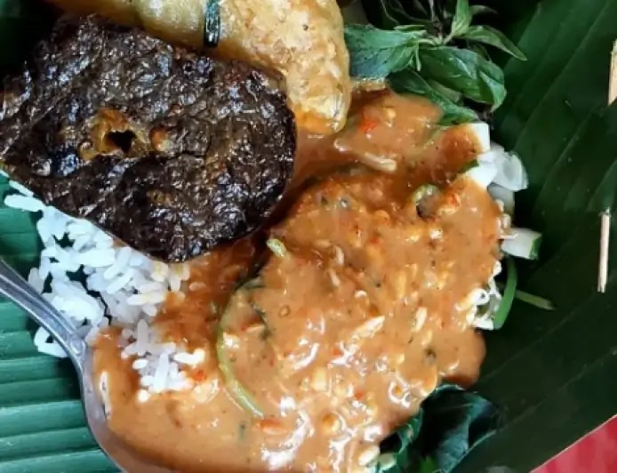 Nikmatnya  Pecel Pincuk, Legenda Rasa Ramai Diburu Pembeli