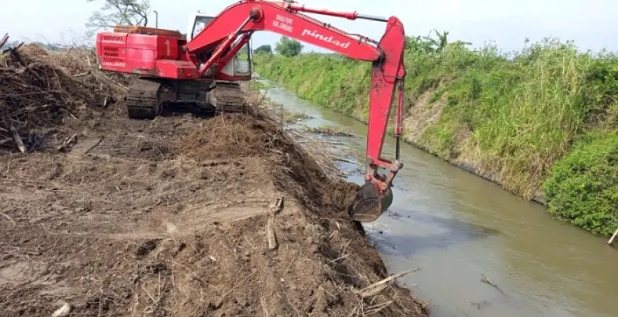Cegah Banjir, Dinas PUPR Jombang Gencarkan Normalisasi Sungai