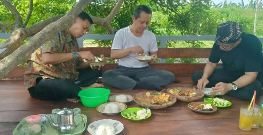 Sensasi Kuliner Sambelan Cak Mail Jombang