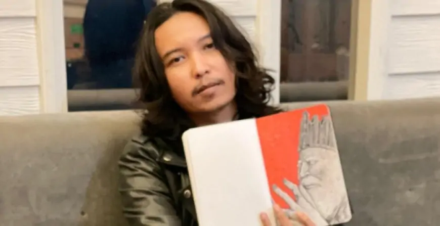 Seniman Dark Art Jombang Konsisten Berkarya Pakai Handphone