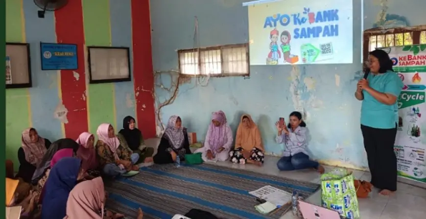 Dosen STIKes William Booth Surabaya Rintis Bank Sampah,  Dukung Kesehatan dan Ekonomi Keluarga