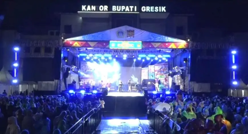 Jadi  Sorotan, Konser Seniora Tetap Digelar di Tengah Banjir Gresik Selatan