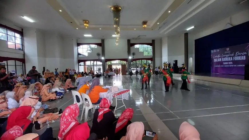 Ratusan Anggota DWP Lamongan Ramaikan Lomba Langkah Dansa Forkab