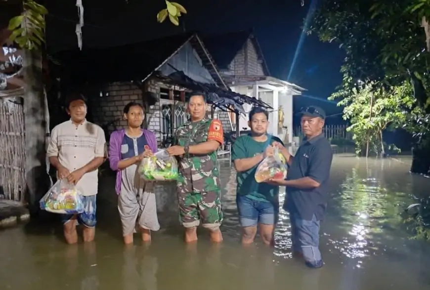 Pemdes Gadingwatu Bagikan Bantuan 138 Warga Terdampak Banjir