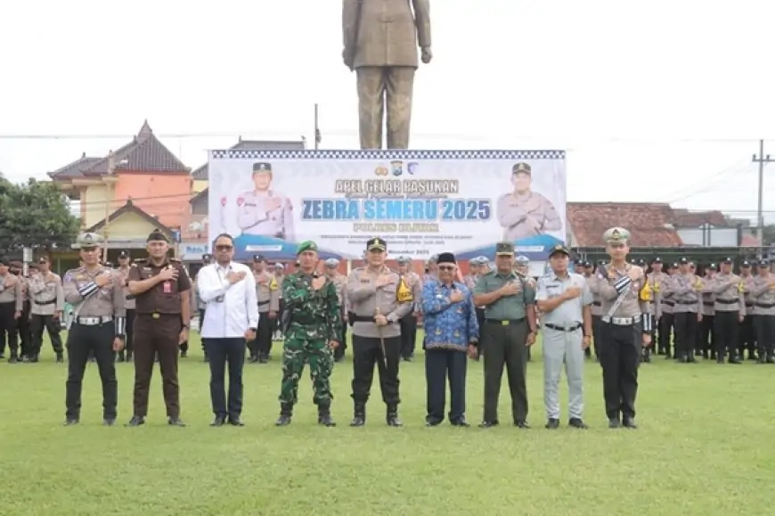 Bupati Blitar Rijanto Hadiri Apel Operasi Zebra Semeru 2025