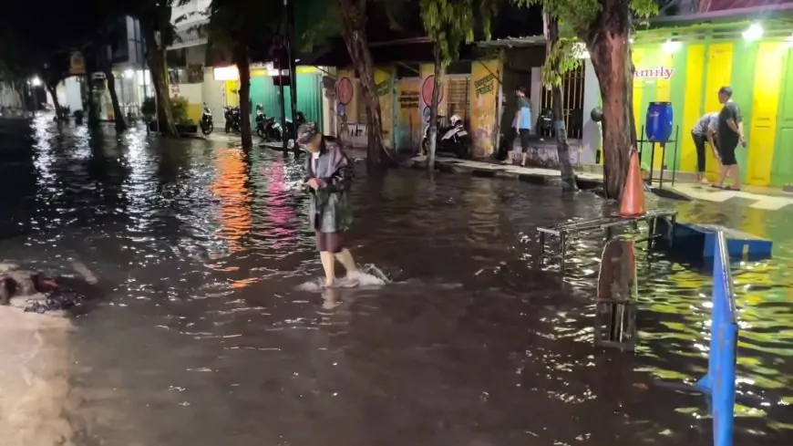 Kerap Tergenang Air Hujan, Pemkab Lamongan Masif Bersihkan Gorong-Gorong