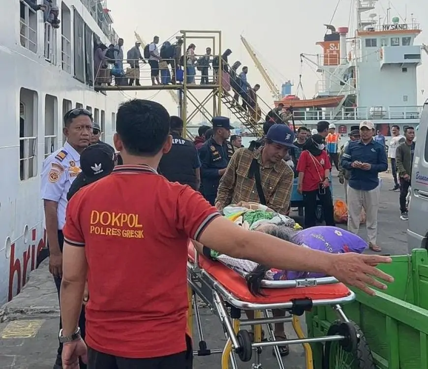 Polres Gresik Jemput Pasien Bawean dengan Ambulance Gratis