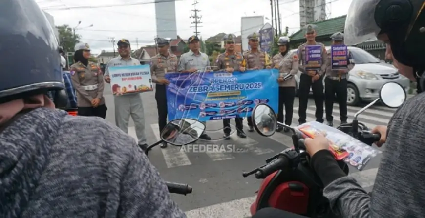 Operasi Zebra, Satlantas Edukasi Pengendara Lewat Cosplay Korban Laka di Perempatan Jepun