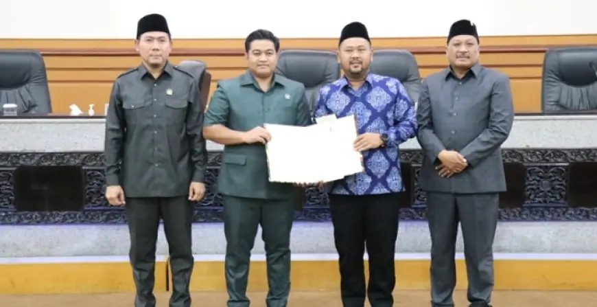 DPRD Gresik Tetapkan 4 Ranperda Baru Hasil Fasilitasi Gubernur Jatim