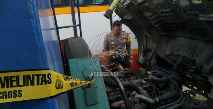 Satlantas Temukan Kejanggalan Truk Tangki Solar Terguling di JLS Tulungagung, Polisi Masih Buru Sopir