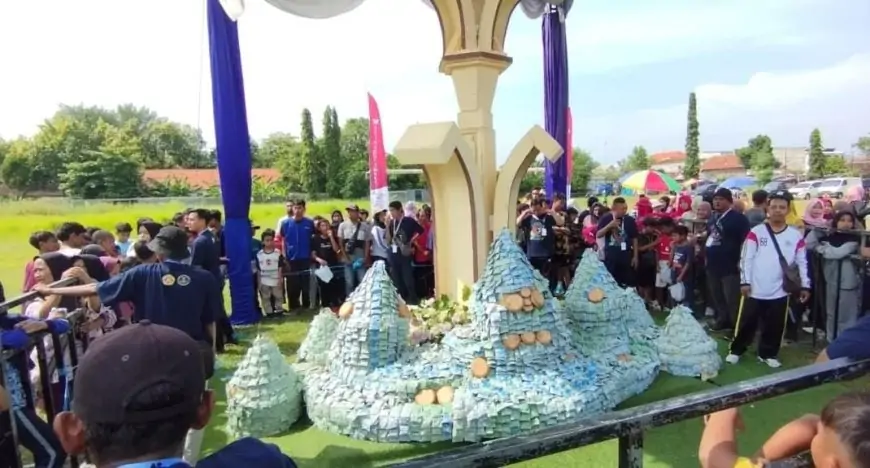 Ribuan Warga Lamongan Berebut 5.800 Wingko Babat