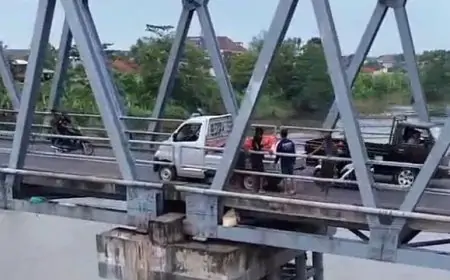 Bahaya..! Limbah Daging Berdarah  Dibuang ke Sungai Brantas