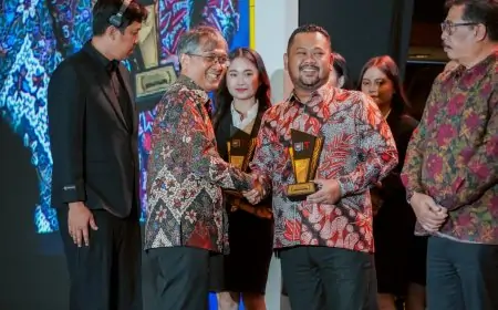 Bupati Gresik Raih Dua Penghargaan Bergengsi Kinerja Pemerintahan Daerah 2025