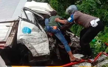 Dua Truk Box Adu Banteng di Banyuglugur, Tiga Orang Terluka dan Satu Kritis