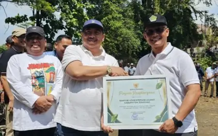 Kemenag Jombang Raih Penghargaan Satu Pernikahan Satu Pohon Lestari
