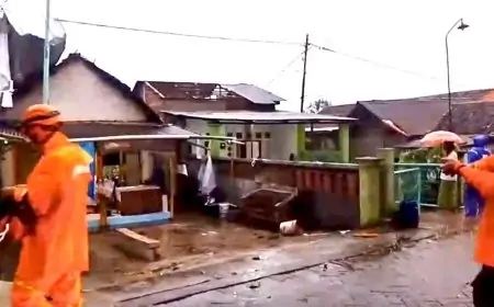 Puting Beliung Terjang  115 Rumah Rusak dan Listrik Padam