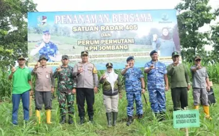 Perhutani KPH Jombang dan TNI AU Satradar 405 Tanam 4.000 Bibit Jati