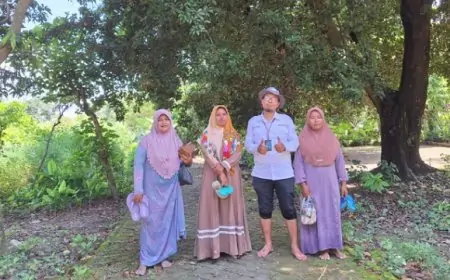 Kisah Inspiratif Ibu-Ibu Tangguh PKH Jombang: Tempuh 3 Km Seberangi Sungai