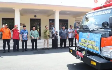 Bupati Jombang Lepas Bantuan Logistik Korban Bencana Alam Sumatera
