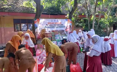 Sisihkan Uang Saku, Siswa di Lamongan Bantu Korban Bencana di Sumatera
