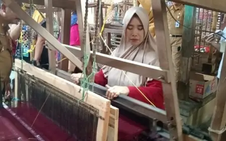 Inovasi Tirai Tenun Bambu Jombang: Kolaborasi Akademisi dan Perajin Dongkrak Nilai Ekonomi
