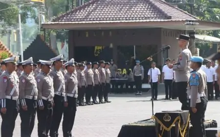 Kinerja Humanis dan Edukatif, Lima Personel Satlantas Trenggalek Terima Penghargaan Kapolres