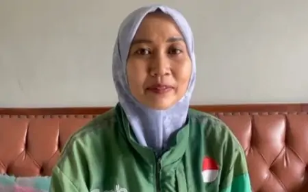 Mengayuh Asa di Jalanan Jombang: Ketangguhan Rendy, Ibu Tunggal Pengemudi Ojol