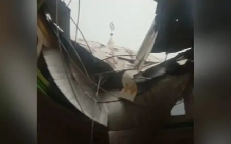 Kubah Masjid Darussalam Lamongan Ambruk Diterjang Puting Beliung