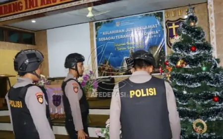 Jamin Keamanan Ibadah Natal, Polres Trenggalek Lakukan Sterilisasi Gereja