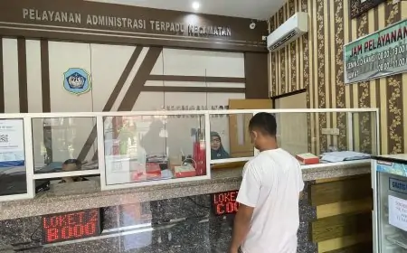 Libur Natal, Layanan Publik di Kantor Kecamatan Lamongan Kota Tetap Buka