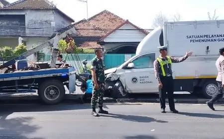 Diduga Sopir Mengantuk, Truk Box MBG di Lamongan Terguling