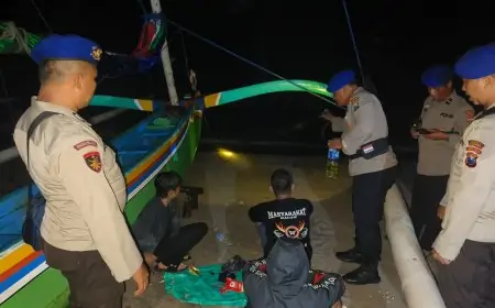 Satpolairud Polres Situbondo Perketat Patroli Pantai pada Malam Tahun Baru 2026, Utamakan Edukasi Keselamatan Pengunjung