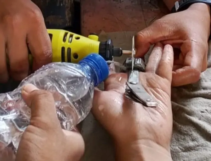 Butuh Waktu 4 Jam, Damkar Lamongan Berhasil Evakuasi Mur Masuk ke Jari Siswa