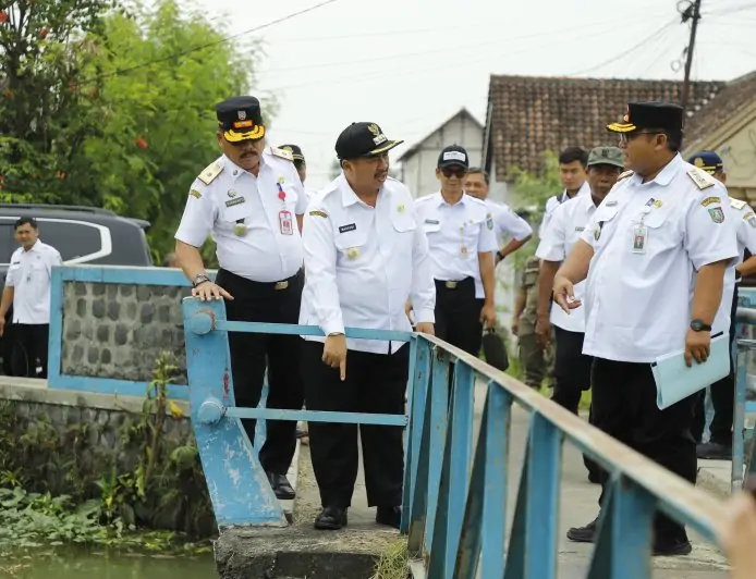 Jembatan Kudu Putus, Bupati Warsubi Janji Bangun Baru Senilai Rp 3 M