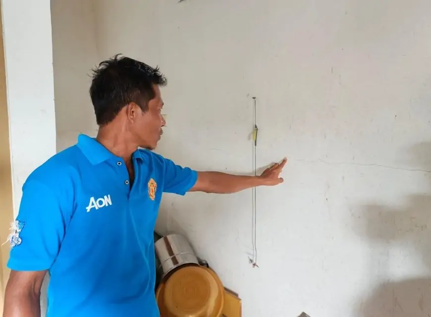 Duar!!! Lahan BIP Diledakkan, Tembok Rumah Warga di Gresik Retak