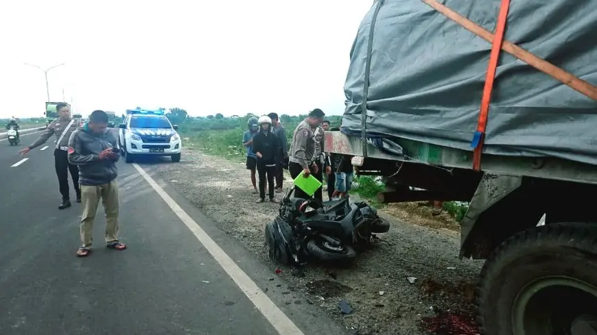 Karyawan Pabrik Lamongan Tewas Usai Tabrak Tronton
