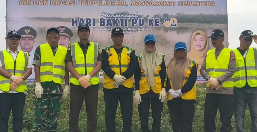 DPUTR Gresik Bersih-Bersih dan Penghijauan di Waduk Mentaras