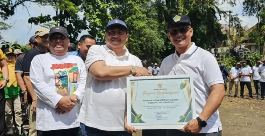 Kemenag Jombang Raih Penghargaan Satu Pernikahan Satu Pohon Lestari